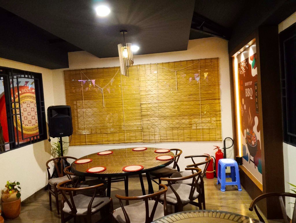 Beranggo bamboo blinds in restaurant interior